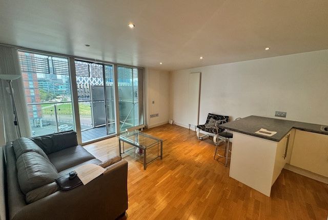 Flat to rent in Nv Buildings, 96 The Quays, Salford, Lancashire