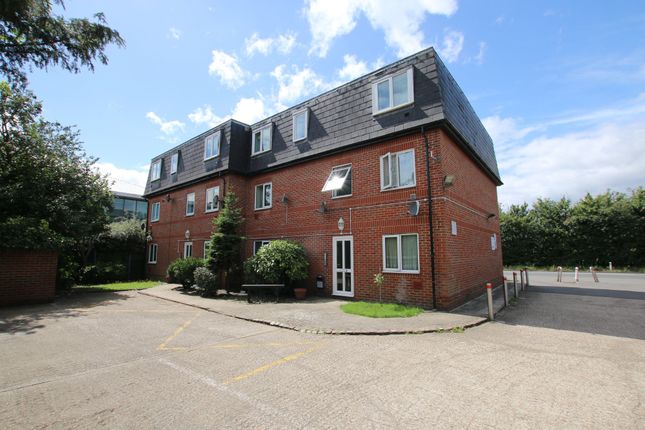 Flat for sale in Poyle Road, Colnbrook, Slough