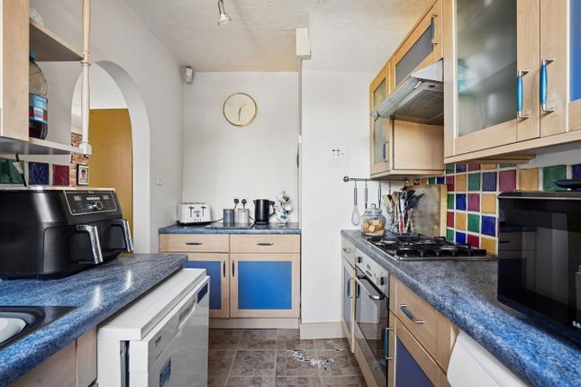11, Aylesworth Avenue, Slough photo 4