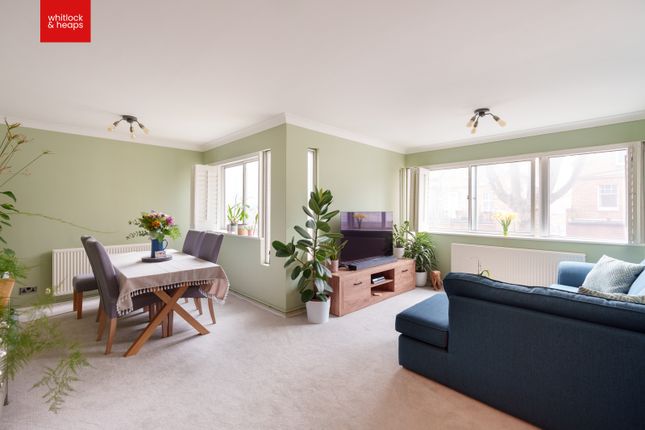 Flat 4 Victoria Court, Grand Avenue, Hove photo 3