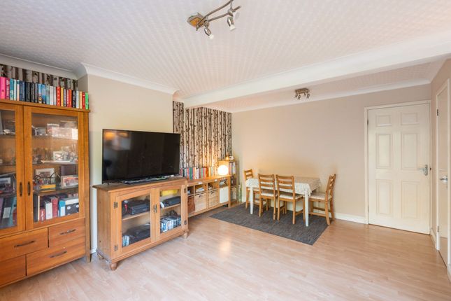 23 Springdale, Colwyn Bay photo 4