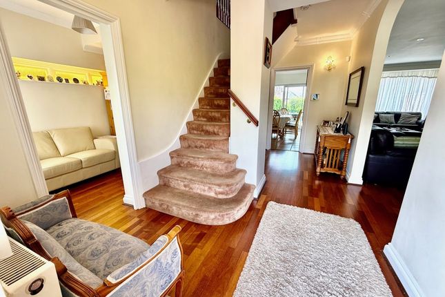 21, Langside Crescent, Southgate photo 2