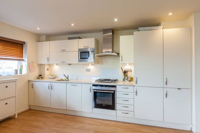 Flat to rent in Goldsmiths Row, Shoreditch, London