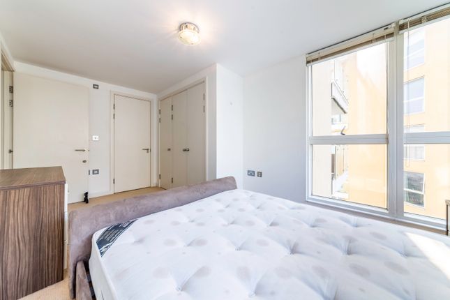 Flat to rent in Dovecote House, Water Gardens Square, Canada Street, London