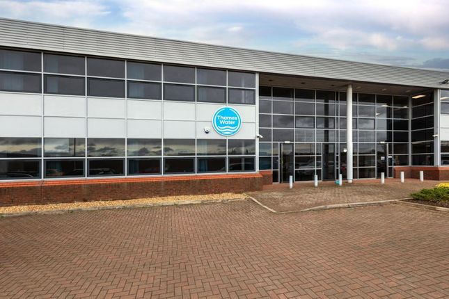 Industrial to let in 687, Stirling Road, Slough, Berkshire