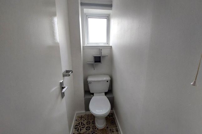 9 Staines Close, Hull photo 5