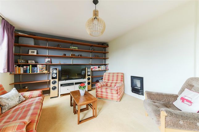 Flat for sale in Innes Gardens, London