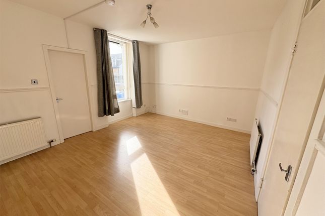 83 Raise Street, Saltcoats photo 3