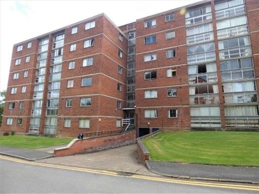 Flat for sale in Lynwood Court, Leicester