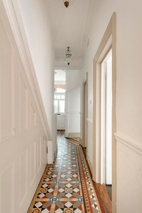 101 Highlever Road, London photo 4