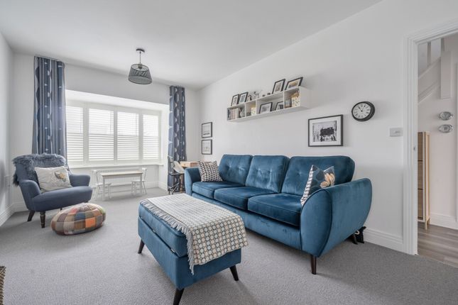6 Osprey Drive, Chichester photo 3