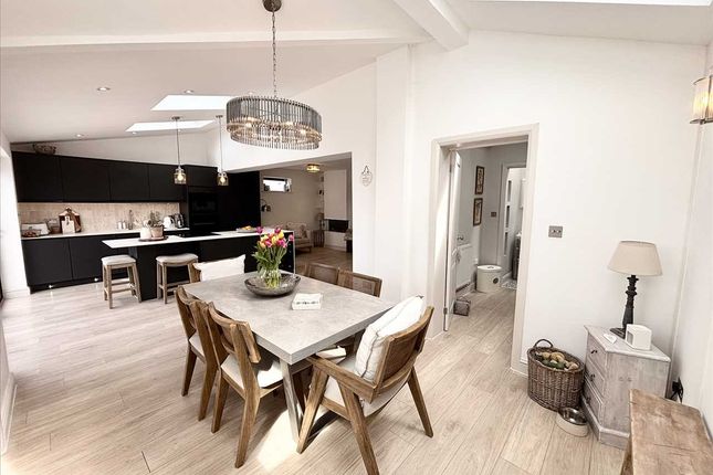 24, Wolds Drive, Nottingham photo 3