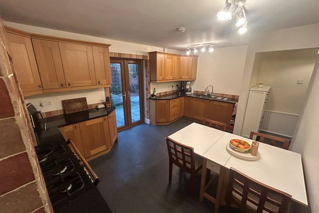27, Almshouse Lane, Wakefield photo 2