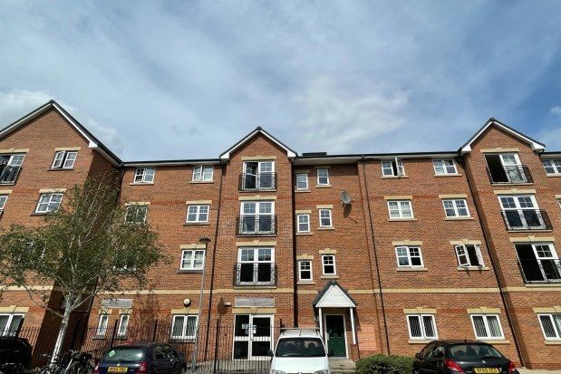 Flat to rent in 28 Ladybarn Lane, Manchester M14