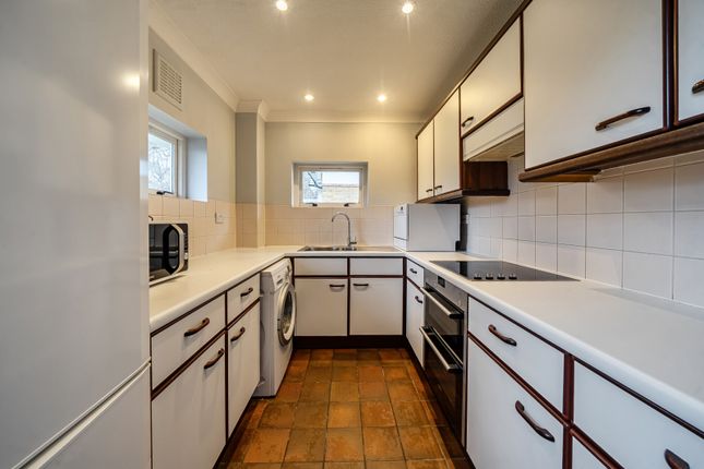89, St. Josephs Vale, London photo 4
