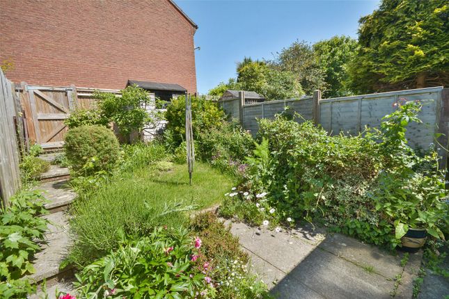 Â£315,000 -, 12, Swan View, West Sussex photo 3