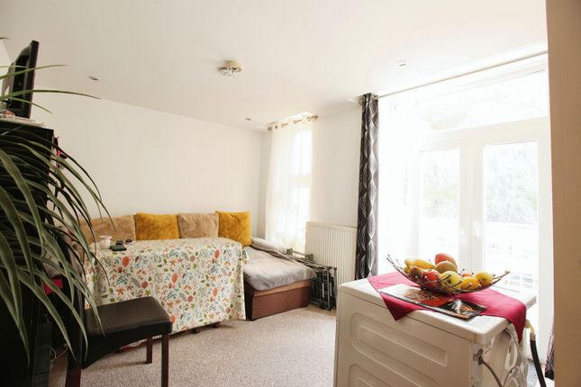 Flat 13 Fleet Court, 26, Fleet Steet, Torquay photo 2