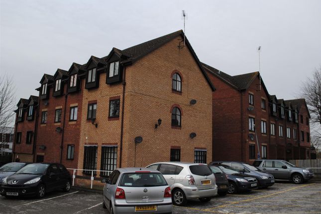 Flat to rent in Burleigh House, Hamblin Court, Rushden