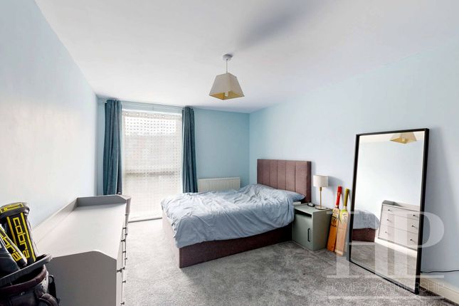 Flat 43, Page Court Commonwealth Drive, Crawley photo 4