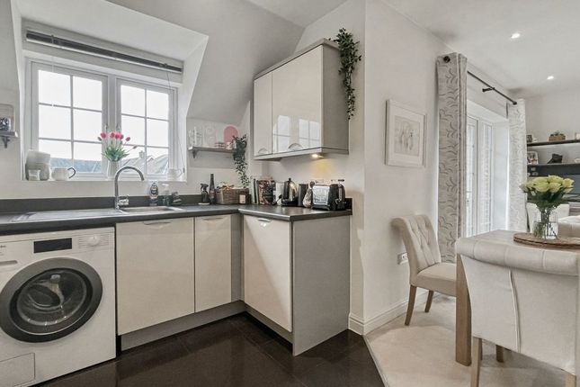 26, Grange Drive, High Wycombe photo 4