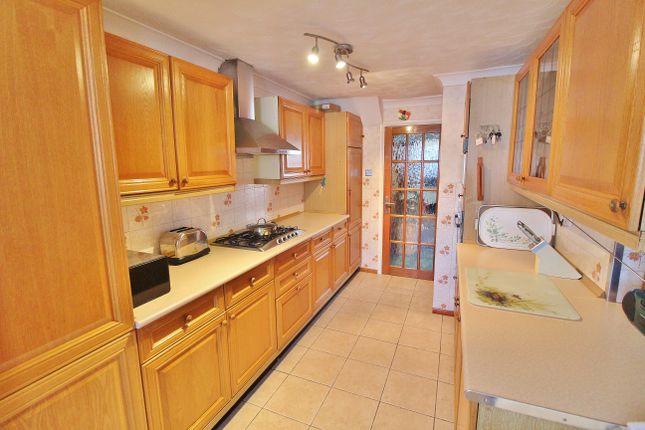 11, Newney Close, Portsmouth photo 4