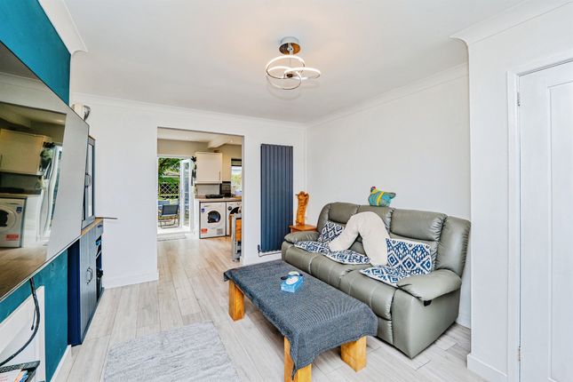 18, Taliesin Close, Bridgend photo 4