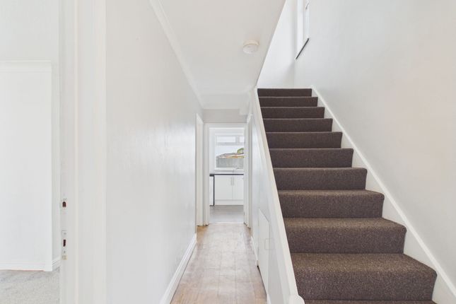 47 Elizabeth Avenue, Barry photo 2