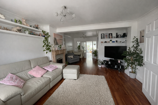 5, Mill Close, Rochester photo 2