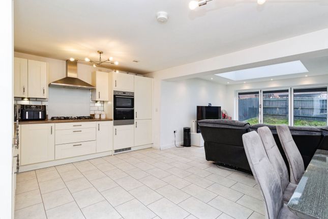 42, Wooding Drive, Telford photo 3