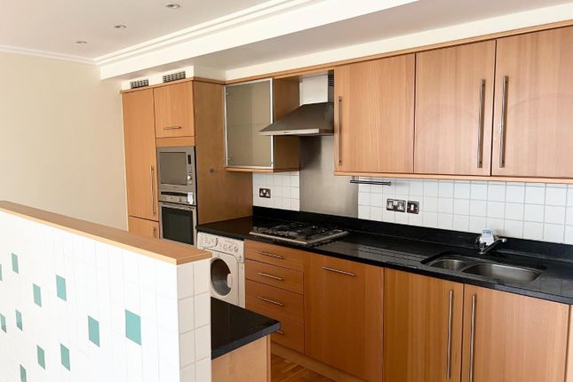 Apartment 8, 4 Town Meadow, Brentford photo 3