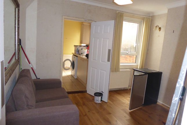 38, Pitcroft Avenue, Reading photo 3
