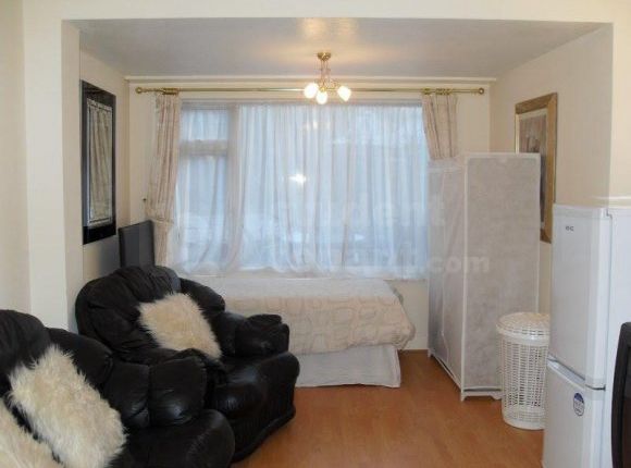 3 Bedroom Houses To Let In Wolverhampton Primelocation