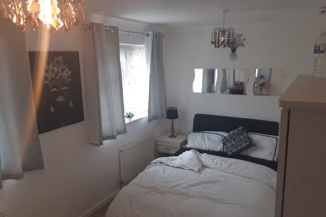 Thumbnail Room to rent in 18 Broomcroft Ave, Northolt, London