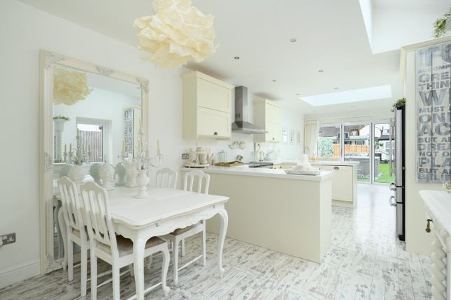 196, Hersham Road, Hersham photo 2