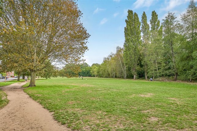 7 Heathwood Court,, Emmanuel Road, London photo 3