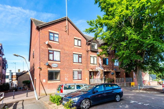 Flat for sale in Hamblin Court, Rushden