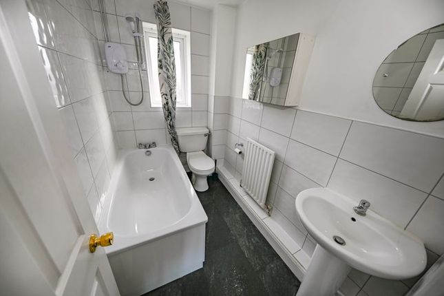 16, Coralin Grove, Waterlooville photo 2