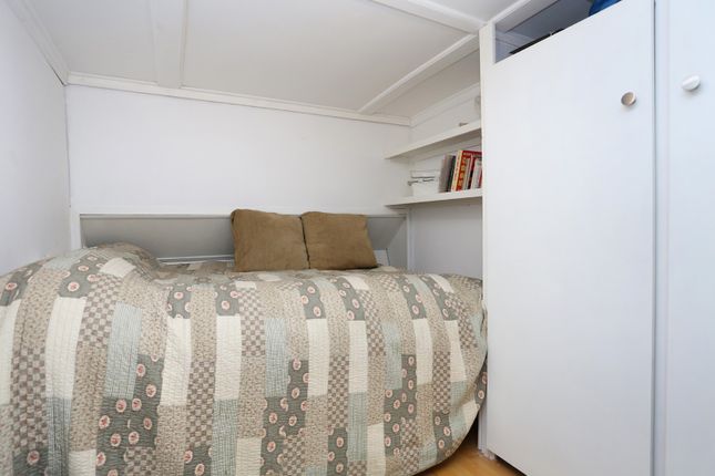 2 bedroom houseboat for sale - 40905661 | PrimeLocation