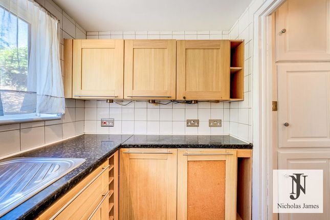 90, Avondale Avenue, Barnet photo 4