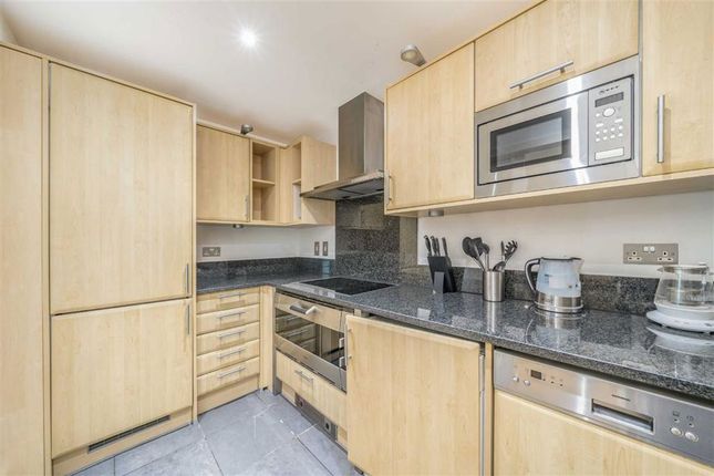 Flat 369, 10, St. George Wharf, London photo 3