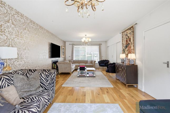13, The Friars, Chigwell photo 3