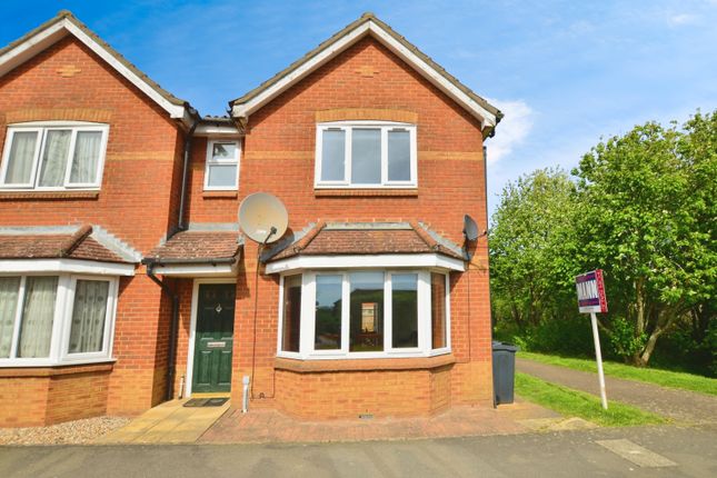 End terrace house for sale in Fairview Drive, Ashford