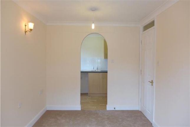 3, Tiverton Court, Wickham Road, Fareham photo 4