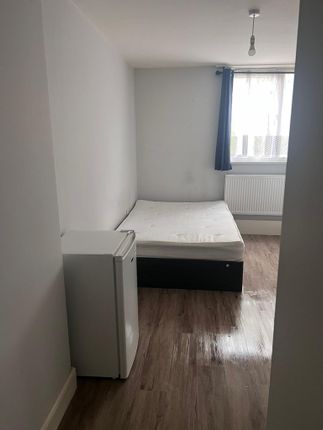 Room to rent in Cheltenham Road, London