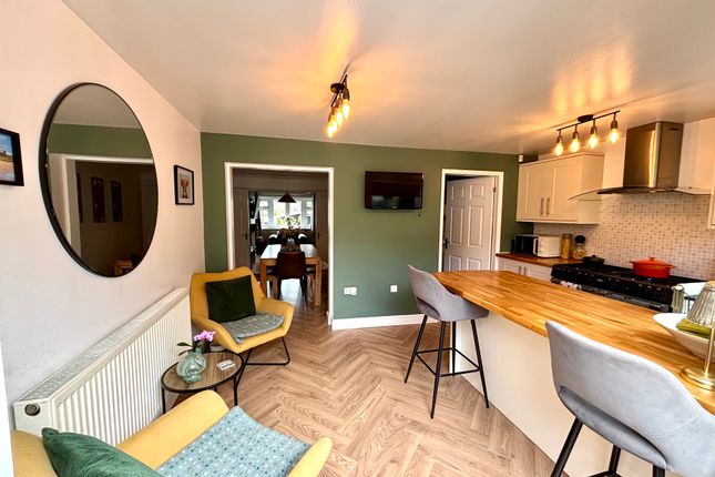 27, West Lea Crescent, Yeadon photo 2