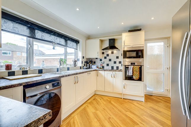 5, Lovell Rise, Leigh-on-sea photo 2