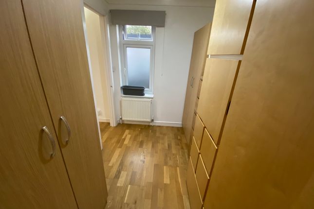 Ivy House, Dagenham photo 3
