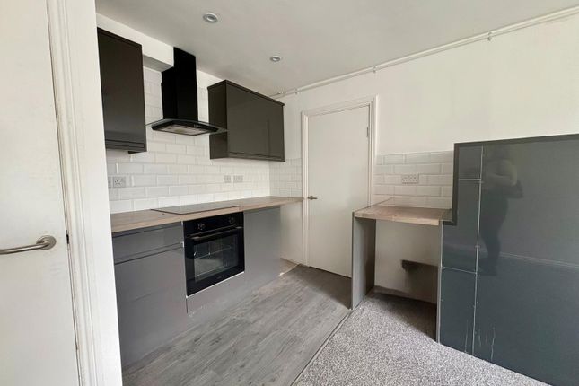 Flat 1, 9, Fountain Street, Bradford photo 2