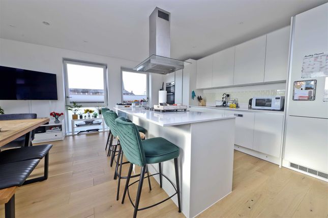 Flat 14, Dakota House, 17 Hornchurch Road, Uxbridge photo 2