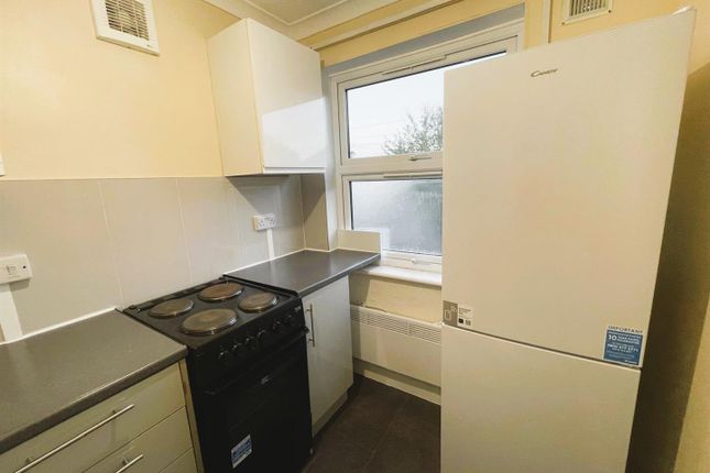 1st Floor Flat, 66, Stainash Crescent, Staines-Upon-Thames photo 5